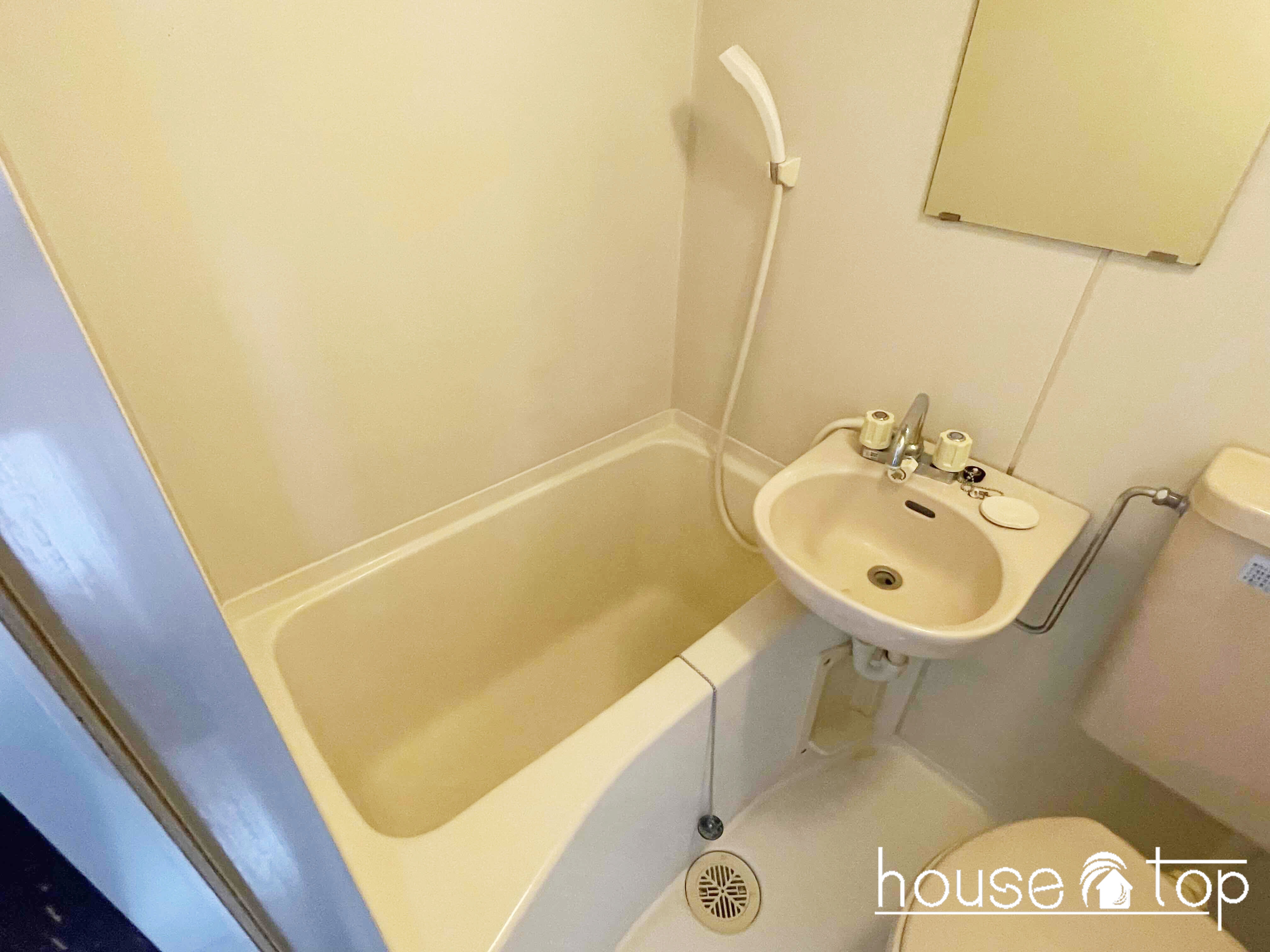 バス・シャワールーム　洗面台付きの浴室