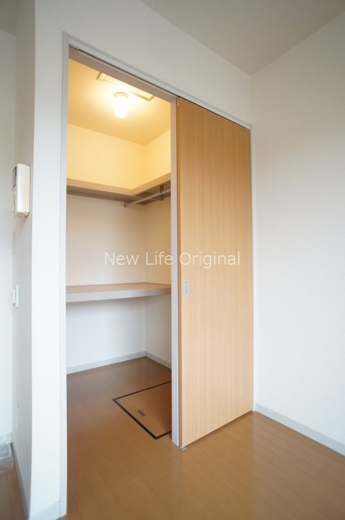 収納　衣類から布団までたっぷり収納できるウォークインクローゼット☆