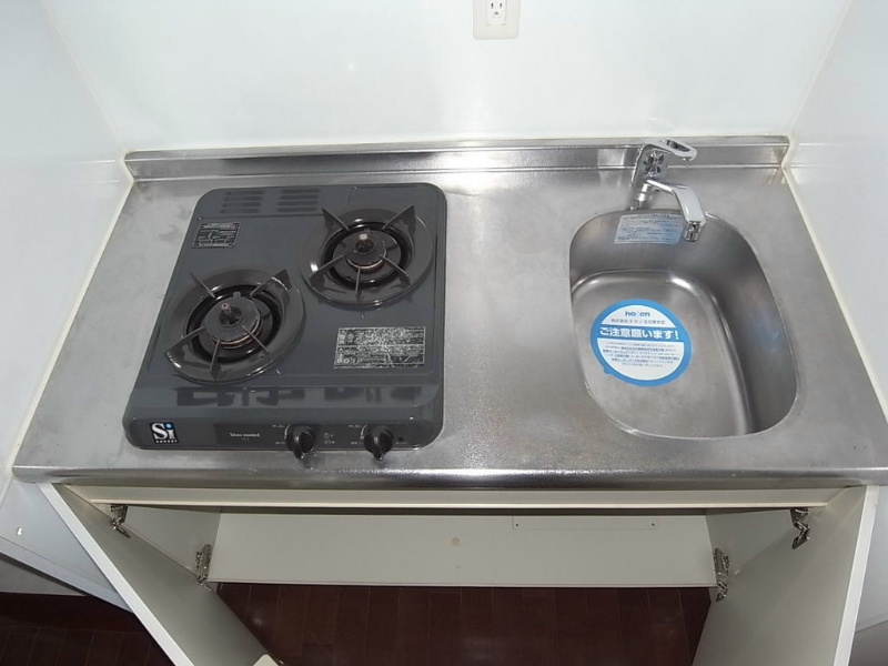 キッチン　システムキッチン（ガス2口コンロ）冷蔵庫・レンジ等ご準備でき