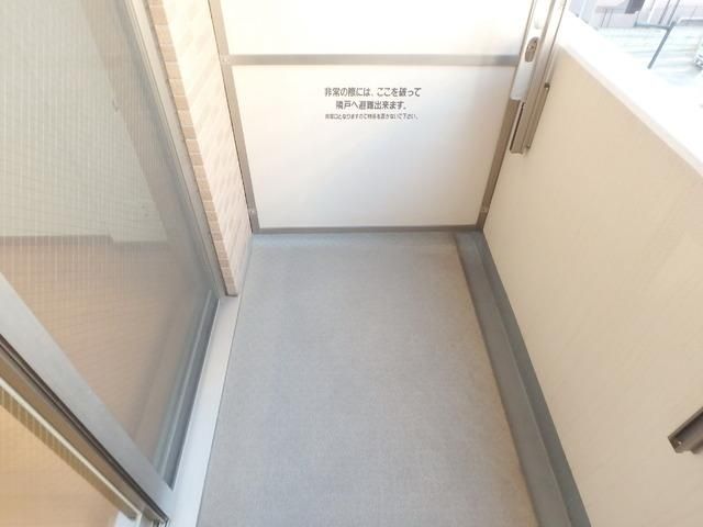 バルコニー　同物件別部屋写真