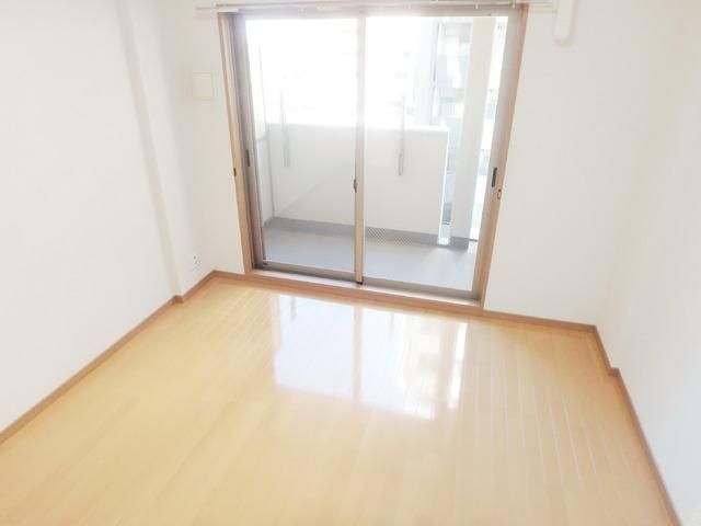 居室・リビング　同物件別部屋写真