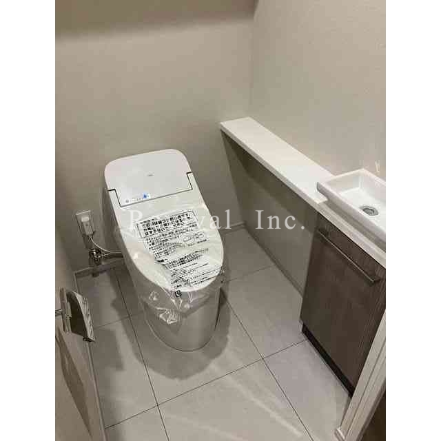 トイレ　最新式タンクレストイレ仕様ですね