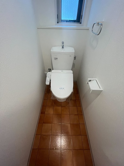 トイレ　同物件、別号室のものです。