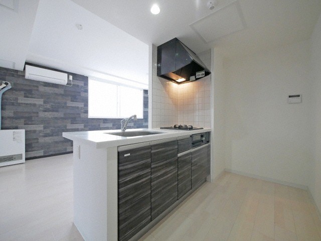 キッチン　☆人気の対面システムキッチンタイプです☆