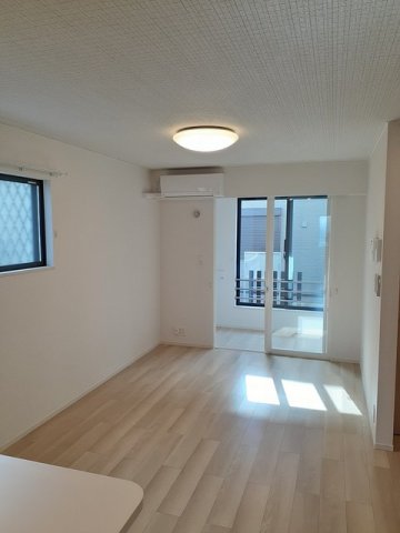 居室・リビング　こちらの居間で趣味の時間をお楽しみください