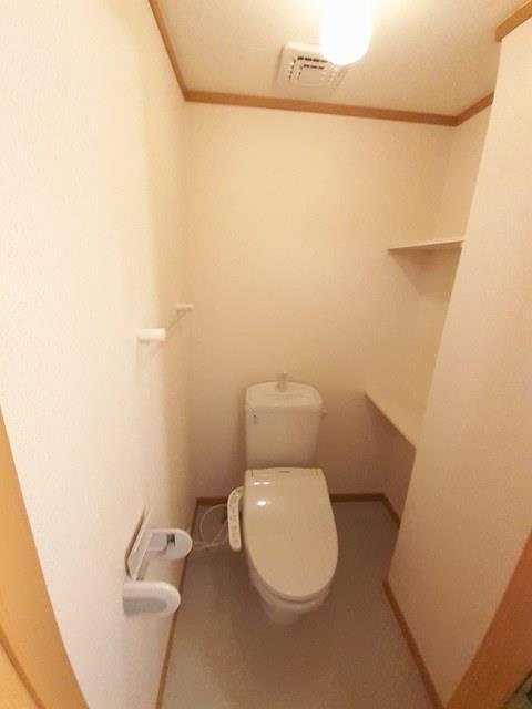 トイレ　温水洗浄便座