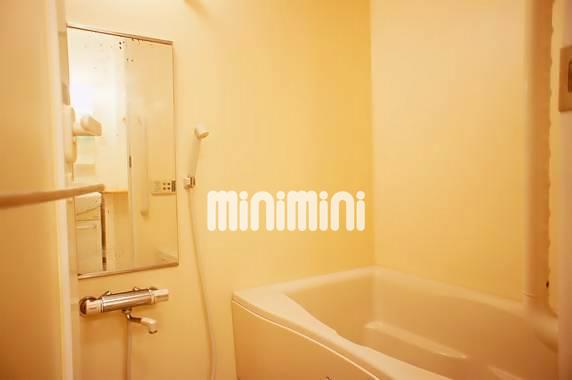 バス・シャワールーム　追い炊き機能付きのお風呂です。