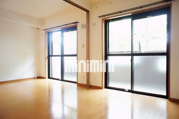 その他　リビングと洋室を仕切りで分けていない状態です。