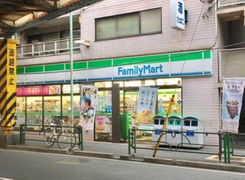 コンビニ　ファミリーマート町屋店（コンビニ）まで133m