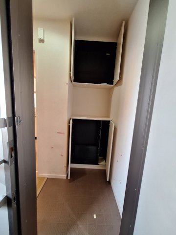 玄関　★シューズＢＯＸ／クリーニング中★