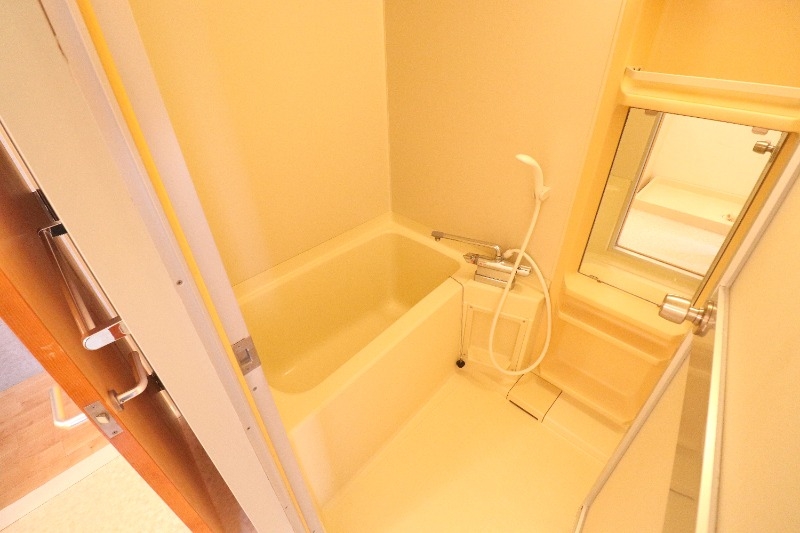 バス・シャワールーム　たっぷりのお湯に浸かりながらリフレッシュタイム