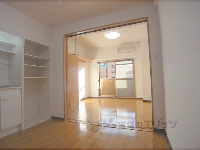 居室・リビング　洋室