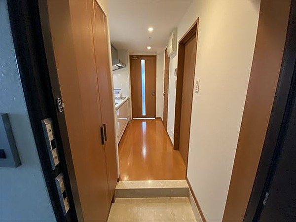 玄関　※反転タイプの写真を使用しています。