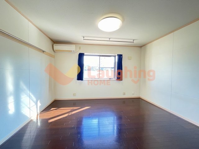 居室・リビング　こちらの居間で趣味の時間をお楽しみください※別号室のお写真に