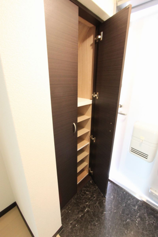 玄関　同物件別号室