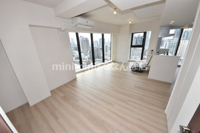 居室・リビング　南西角部屋で二面採光なので明るいお部屋！