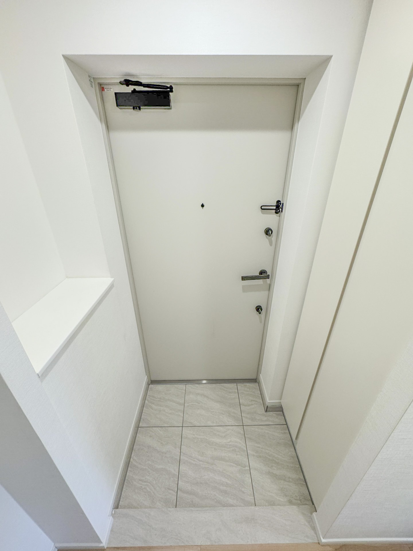 玄関　※別部屋参考写真