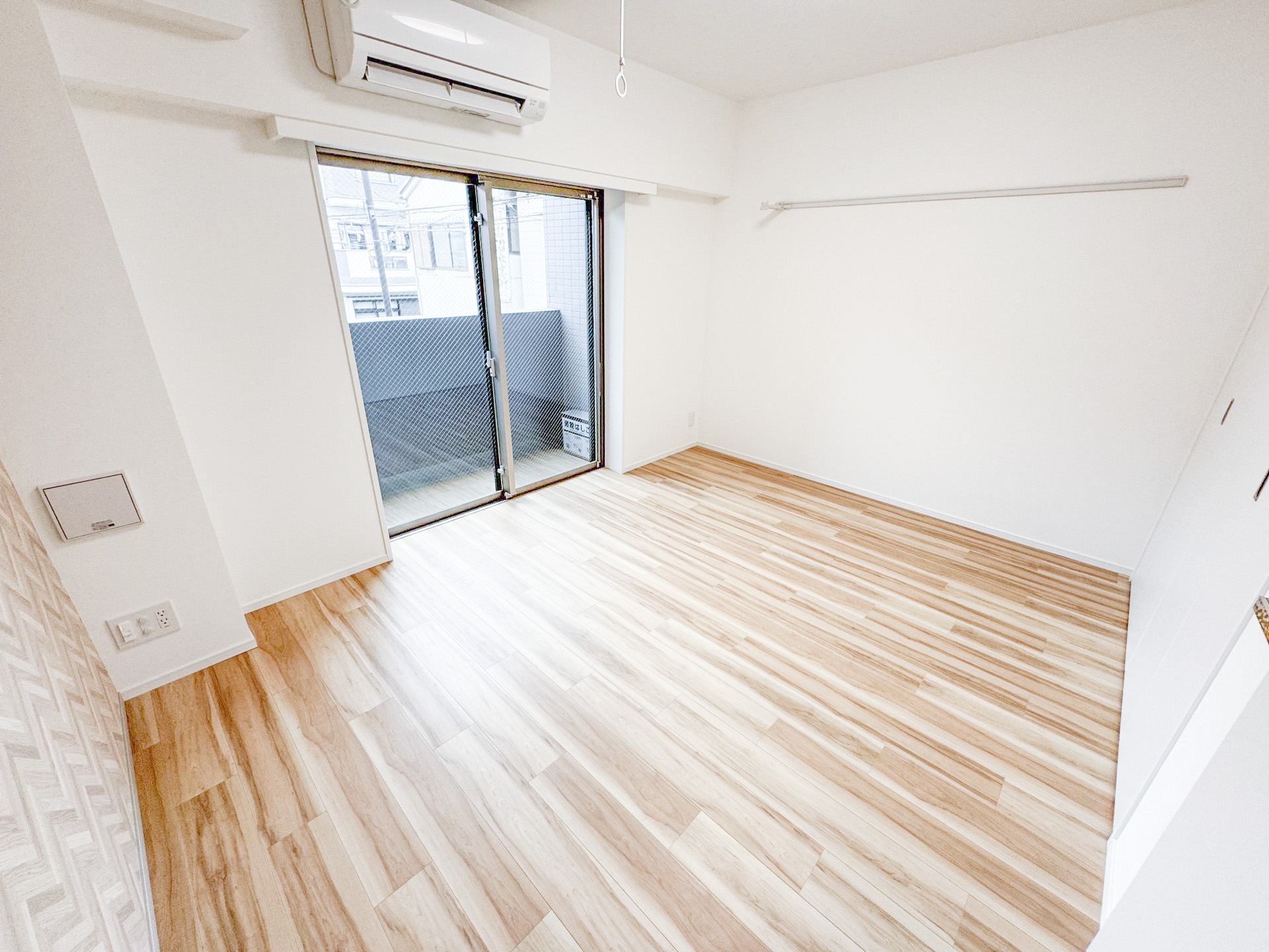 居室・リビング　リラックスできるお部屋です♪　※別部屋参考写真