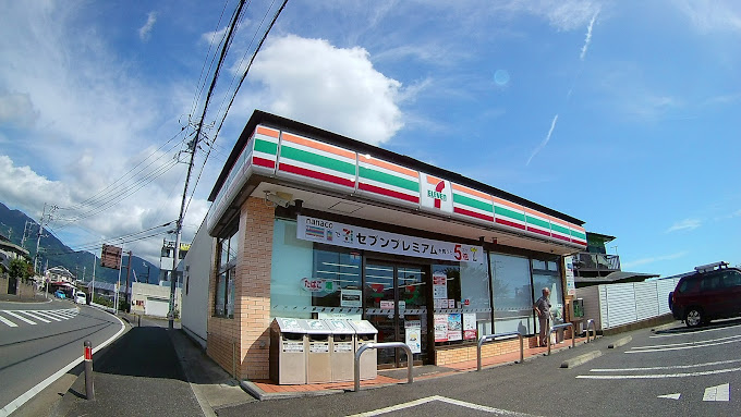 コンビニ　セブンイレブン 秦野堀山下店（コンビニ）まで398m