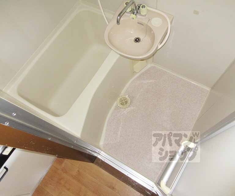 バス・シャワールーム　ゆっくり入浴できます。