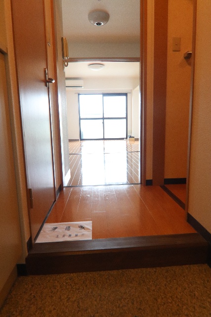 玄関　※別室の参考写真の為、現況優先です。