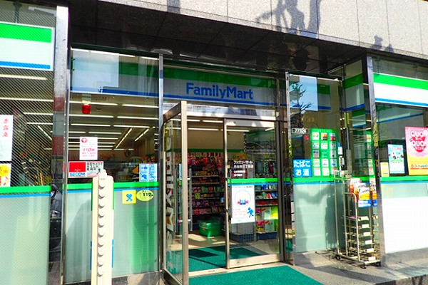 コンビニ　ファミリーマート西麻布霞町店（コンビニ）まで268m