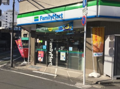 コンビニ　ファミリーマート四谷若葉店（コンビニ）まで200m