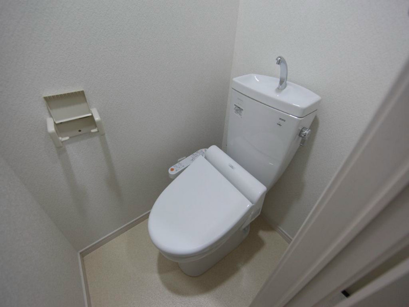 トイレ　温水洗浄暖房便座付トイレ