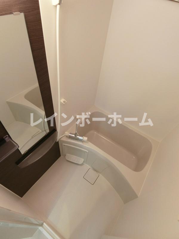 バス・シャワールーム　コンパクトで使いやすいお風呂です