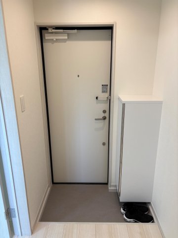 玄関　見た目以上に広々した玄関