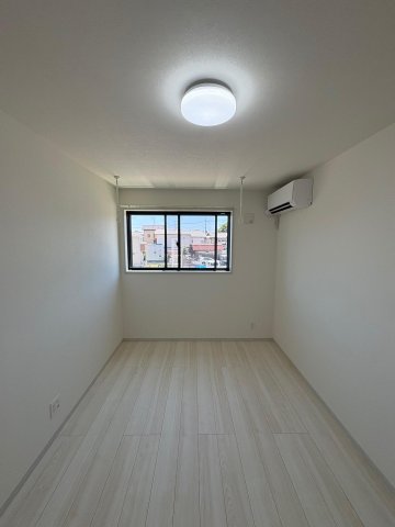 居室・リビング　南向きの明るい部屋です