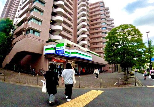 コンビニ　ファミリーマート 千住曙町店（コンビニ）まで597m