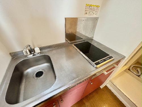 キッチン　設備・仕様は号室により異なる為、現況を優先いたします。