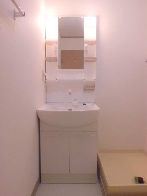 洗面設備　収納も豊富なシャンプードレッサー