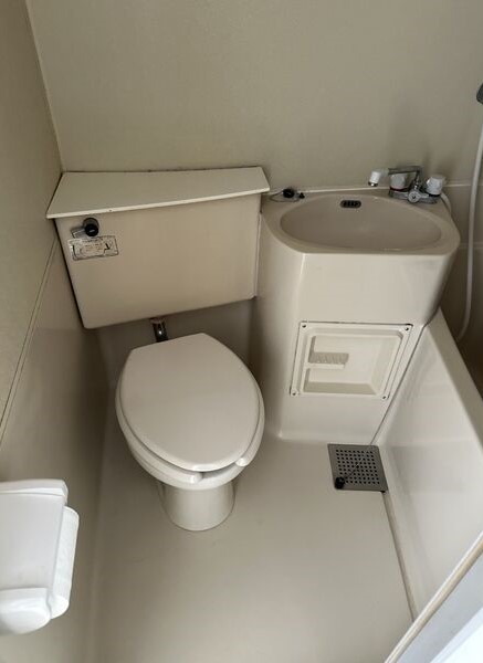 バス・シャワールーム　浴室、洗面台、トイレです