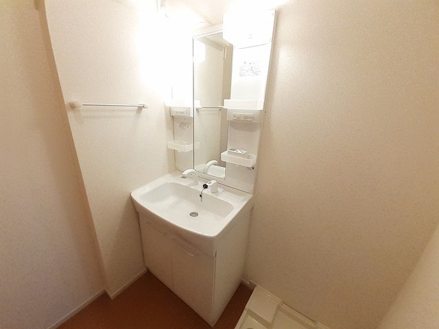 洗面設備　コンパクトで使いやすい洗面所