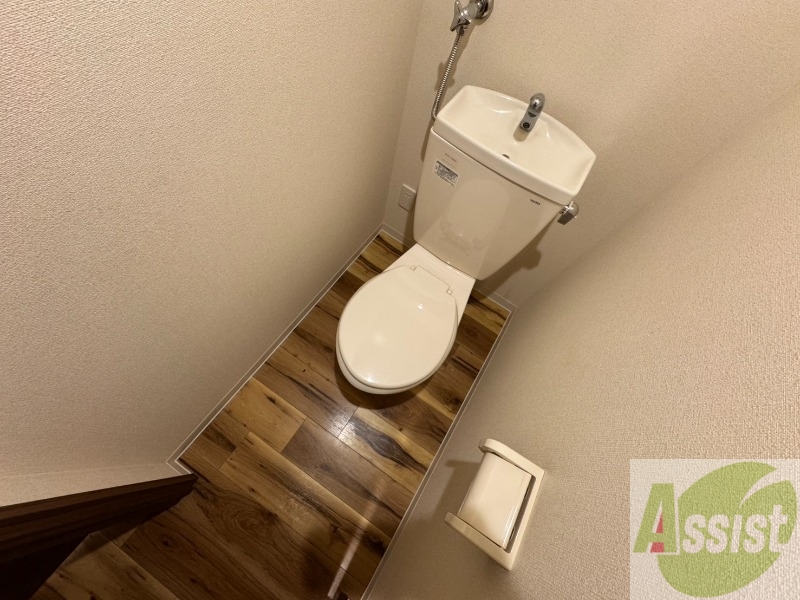 トイレ　こちらはトイレです。清潔感があり、安心して使用できます。