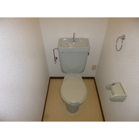 トイレ　同じ間取りの違うお部屋です。