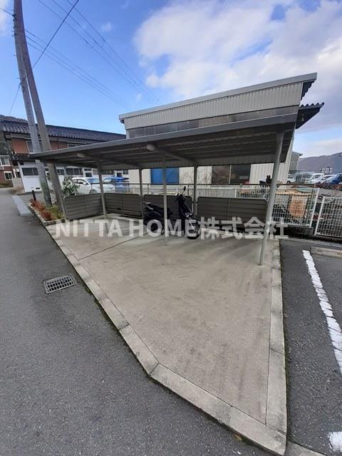 その他　屋根付きの駐輪場は無料です★