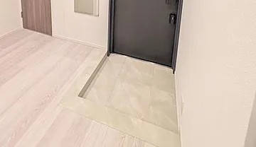玄関　※別部屋の参考写真です。