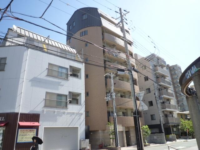 建物外観　重量感のあるマンション