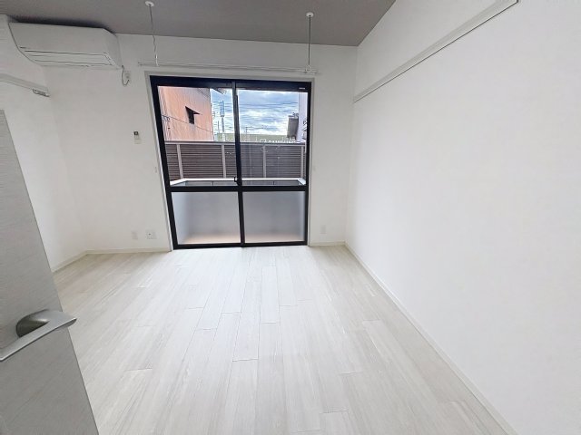 居室・リビング　掲載写真は同型モデルを掲載しており実際のお部屋と仕様等が異な