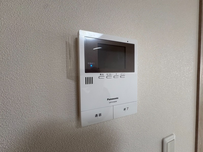 セキュリティ　ＴＶモニター付インターホンです。来客者の顔が見えるので安心！