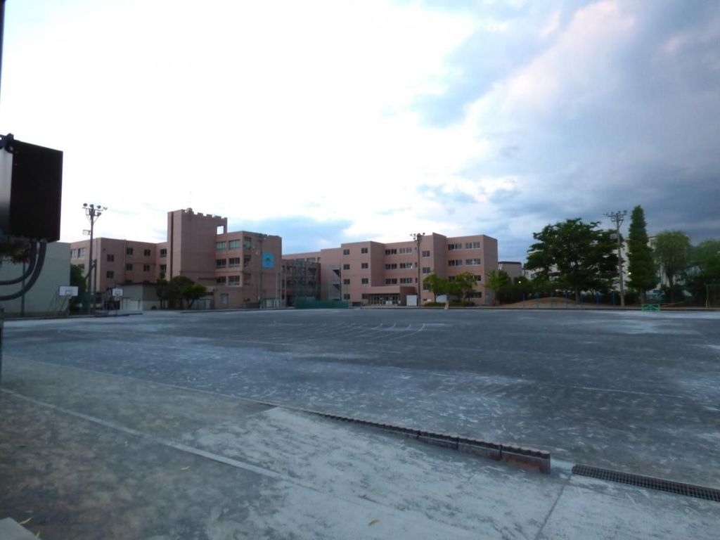 小学校　草加市立八幡小学校（小学校）まで1160m