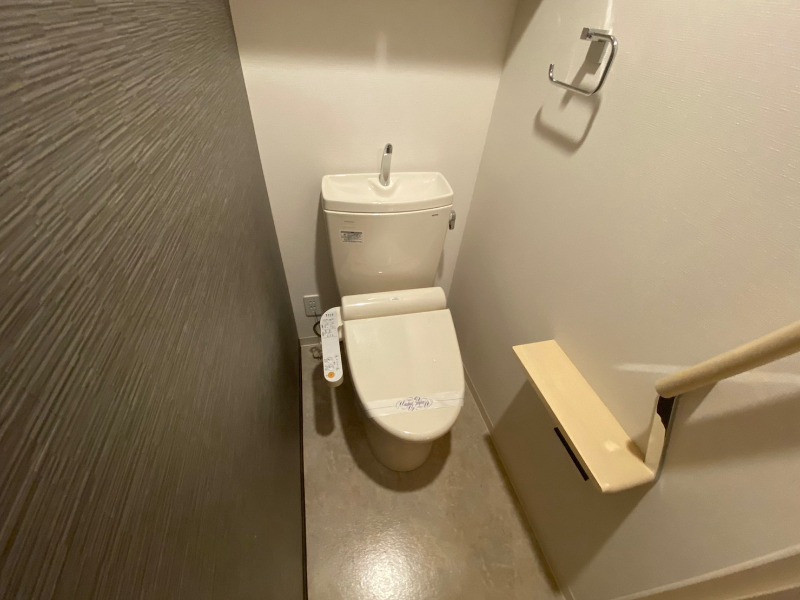 トイレ　ウォシュレット機能がついたトイレ。安心して使用できますね。