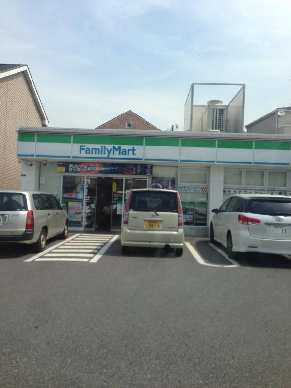 コンビニ　ファミリーマート 川崎宮内一丁目店（コンビニ）まで107m