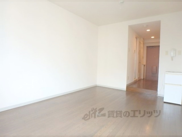 居室・リビング　日当りの良いオシャレなお部屋です
