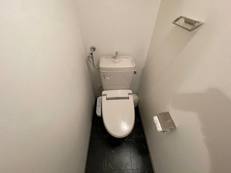 トイレ　ウォシュレット機能がついたトイレ。安心して使用できますね。