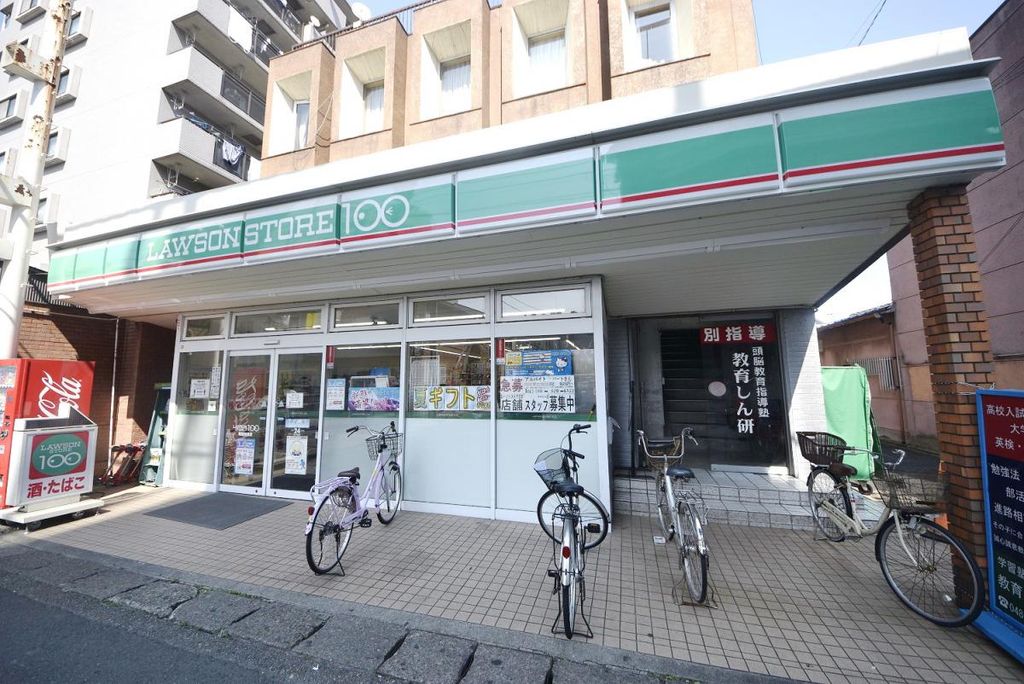 コンビニ　ローソンストア100草加住吉店（コンビニ）まで660m