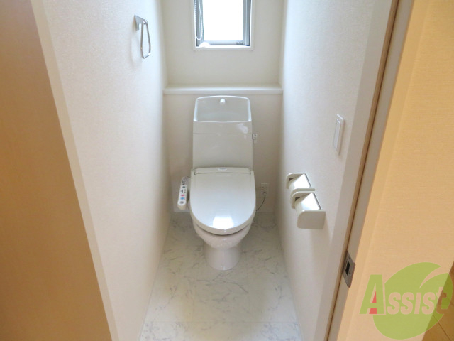 トイレ　ウォシュレット機能がついたトイレです。安心して使用できますね